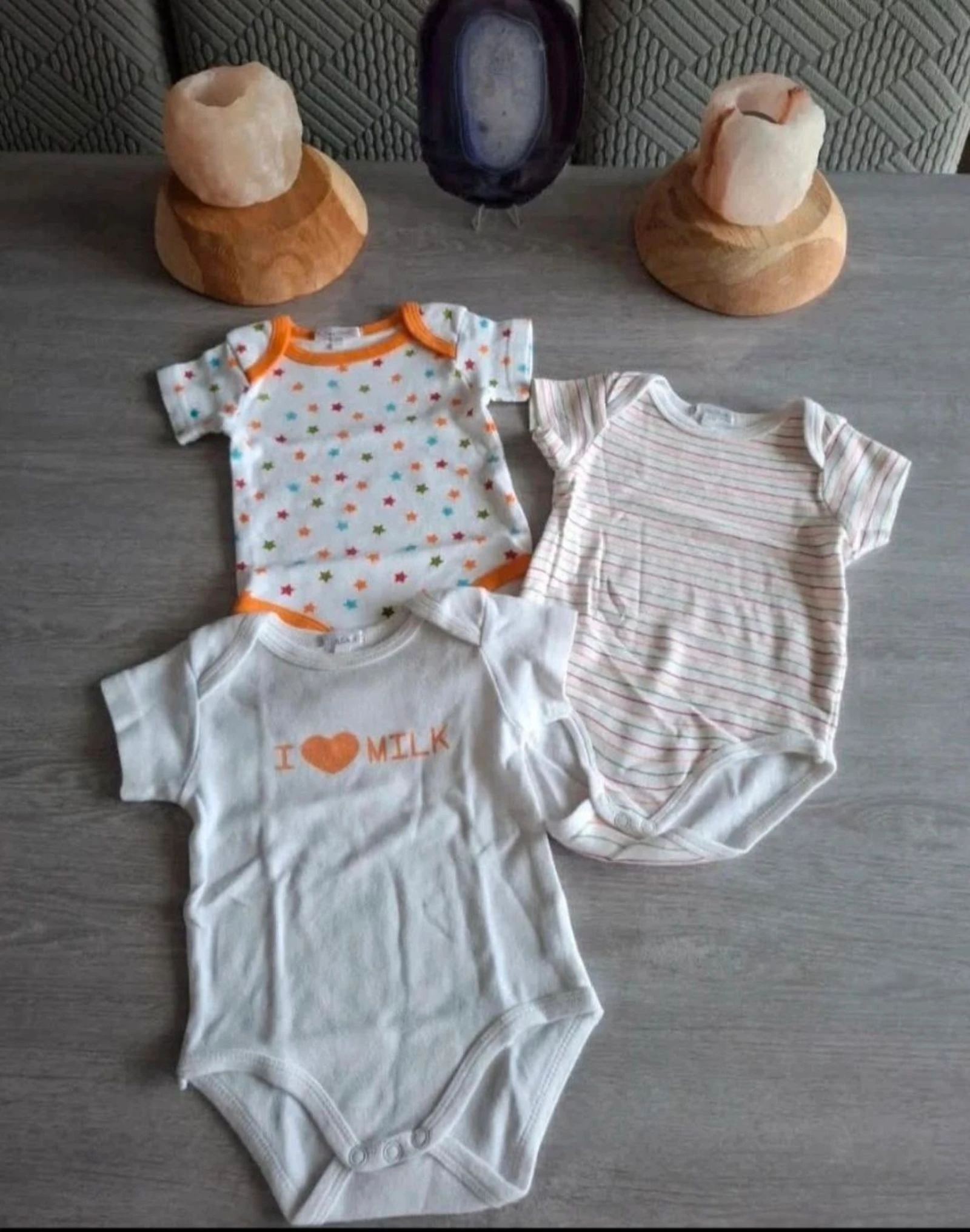 Lot de 3 Bodies taille 12 mois - Excellent état